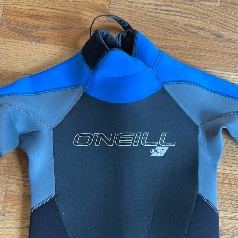 O'Neill Bluey/Gray/Black kids wetsuit - barely worn